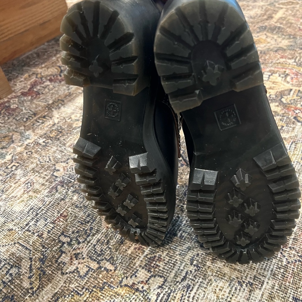 Dr. Martens Leona Platform Ankle Boot - Picture 6 of 6